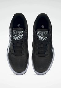 Reebok Classic BB 4000 II TRAINERS - Volnočasové šněrovací boty - core black   cloud white   pure grey