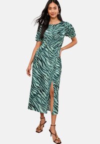 REGULAR FIT - CURVES FLUTTER SLEEVE  - Trikotaažkleit - green