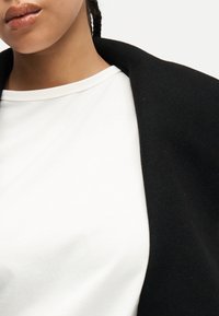 Vero Moda Curve VMCANNE - Übergangsjacke - black