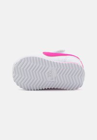Nike Sportswear CORTEZ EASYON - Sportbačiai - white/laser fuchsia