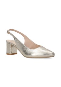 Metalické zlaté nazouváky se špičatou špičkou, texturovaným svrškem a nízkým blokovým podpatkem. Obsahují nastavitelné pásky pro bezpečné nošení.