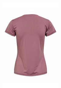 Majica kratkih rukava u boji prljavo ružičaste nijanse. Glatki, rastezljivi materijal s okruglim izrezom i suptilnim detaljima šavova.