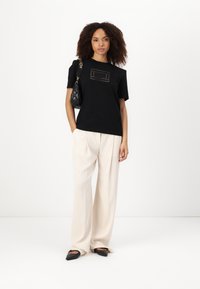 Elisabetta Franchi WOMEN - Tričko s potlačou - nero