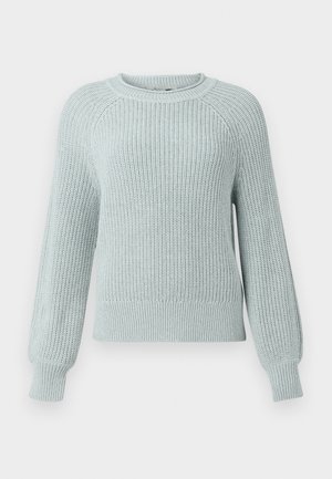 Hele helesinine kootud särk ribakujulise tekstuuriga, ümar kaelus ja raglansärg. Omab istuvaid varrukaotsi ja vabamat sobivust vöökohtadel.