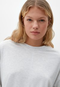 s.Oliver LONGSLEEVE GLITZEREFFEKT - Bluzka z długim rękawem