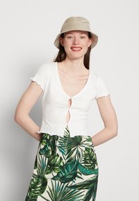 Monki Casaco de malha - white light