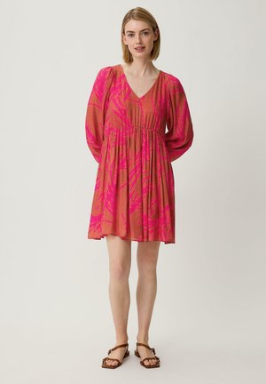 comma MIT DOBBY-STRUKTUR - Freizeitkleid - pink