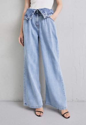 ROKH FLAP DETAILED TROUSERS - Platėjantys džinsai - light blue