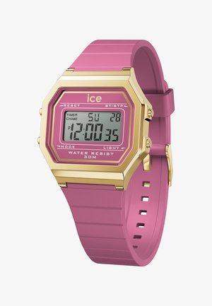 Montre numérique avec un bracelet en silicone rose, des accents en métal doré, un boîtier octogonal, et un affichage LCD montrant l'heure, la date et la résistance à l'eau.