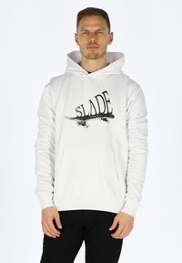 Felpa bianca con logo "SLADE" e grafica di skateboard. Presenta una tasca frontale e polsini e orlo a costine. Tessuto morbido.