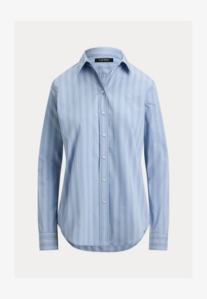 Camicia da donna azzurro chiaro con bottoni, righe verticali bianche, maniche lunghe, colletto e un piccolo logo ricamato sul petto.