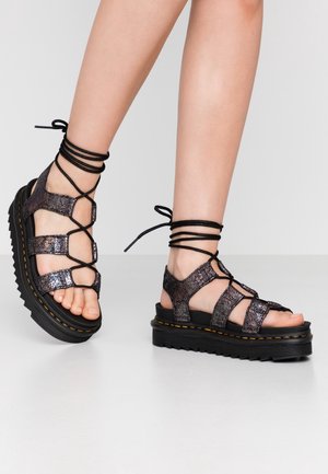 Sandały na platformie