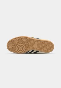 adidas Originals SAMBA JANE - Bailarinas con hebilla - cream white/core black