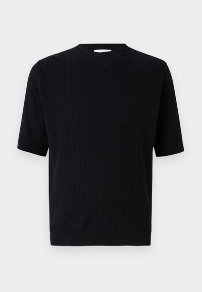 Pulover scurt cu mânecă scurtă, de culoare neagră, din tricot, cu textură ribberată, decolteu rotund și margine de fund ajustată. Design simplu, material ușor.