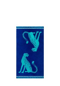 Serviette bleue avec deux léopards turquoise, l'un assis et l'autre tête en bas, entourée d'une bordure à motif contrasté. Texture douce, forme rectangulaire.