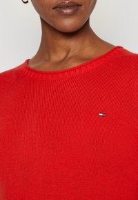 Tommy Hilfiger SOFT SWEATER - Trui - fierce red