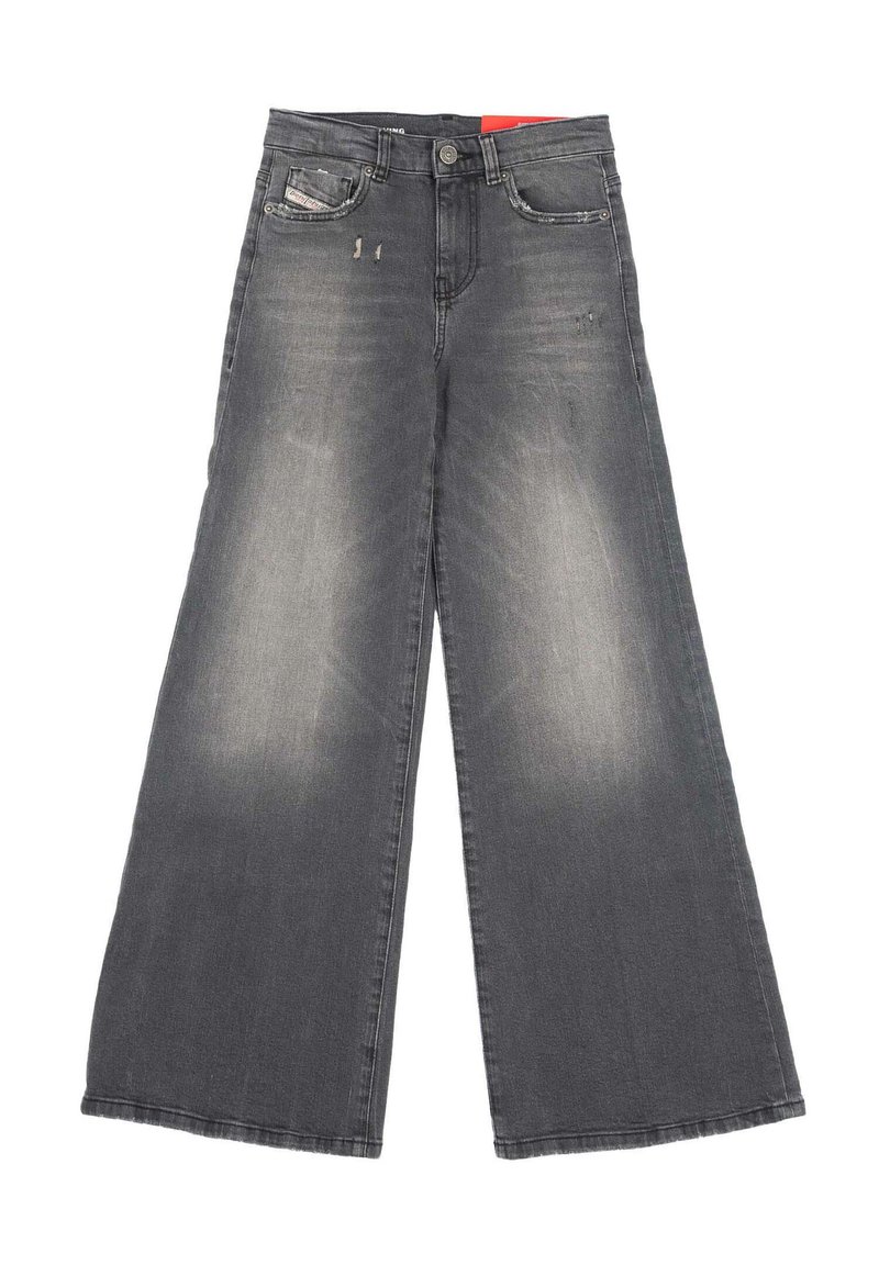 Jeans a gamba larga in denim nero sbiadito. Le caratteristiche includono una chiusura con bottone, due tasche anteriori e una leggera scoloritura sul tessuto.