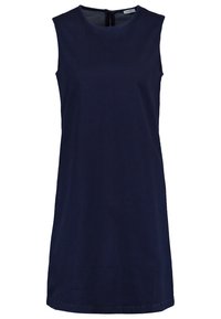 Bezramenné šaty v námořnické modři vyrobené z hladké tkaniny. Mají skromný kulatý výstřih a skrytý zip na zádech pro zapínání.