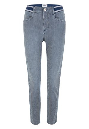 Gestreifte blaue und weiße Hose mit einem dunkelblauen Bund, ausgestattet mit zwei Eingrifftaschen und einem Knopfverschluss, gefertigt aus leichtem Stoff.