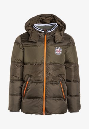Kurtka puchowa w kolorze oliwkowej zieleni z pomarańczowym zamkiem błyskawicznym, kieszeniami na suwak oraz naszywką z logo. Posiada kaptur i ściągany kołnierz.