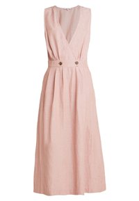 Ärmlös rosa linnékjol med djup V-urringning, figursydd midja och två dekorativa knappar, med en flödande kjol och subtil textur.