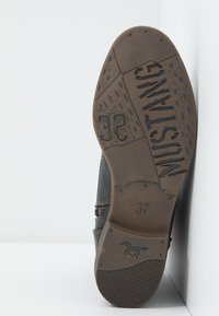 Mustang Botine cu șireturi - anthracite