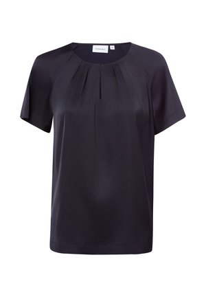 Blusa nera a maniche corte con scollo tondo, pieghe frontali e sottile dettaglio a occhiello sotto il colletto.