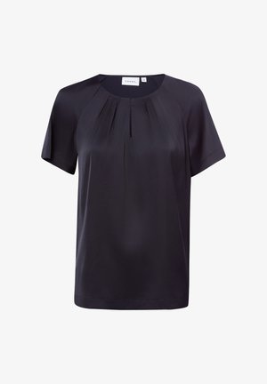 Schwarze Bluse mit kurzen Ärmeln, Rundhalsausschnitt, vorderen Falten und dezenter Schlitz-Detail unter dem Kragen.