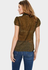 Saint Tropez LILJA DREA SS - Pogājama blūze - army green dot