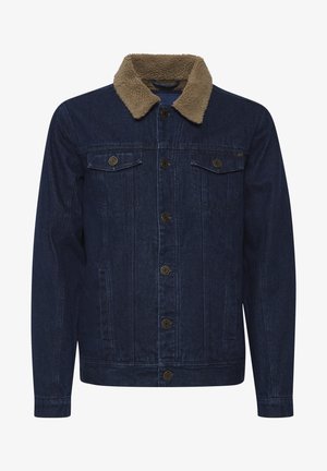 Tamsiai mėlyna džinsinė striukė su rudais dirbtiniais kailio apykaklėmis, turinti priekinį mygtukų užsegimą ir dvi krūtines kišenes.