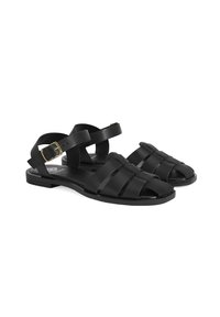 Schwarze Sandalen mit einem Riemen-Design, einer strukturierten Oberseite, flacher Sohle und verstellbarem Knöchelriemen mit einem goldenen Schnallen-Detail.