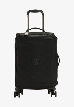 Valise à roues noires de forme rectangulaire. Fabriquée en tissu, elle dispose d'une poignée télescopique et de quatre roues pivotantes. Logo à l'avant.