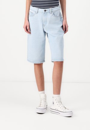 NMNUSTY LOOSE WORKER - Jeansshorts - light blue denim