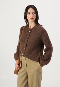 Rue de Femme NEW LEONORA - Vesta na kopčanje - bitter chocolate