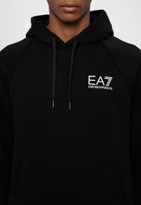 EA7 Emporio Armani FELPA - Mikina s kapucí - black