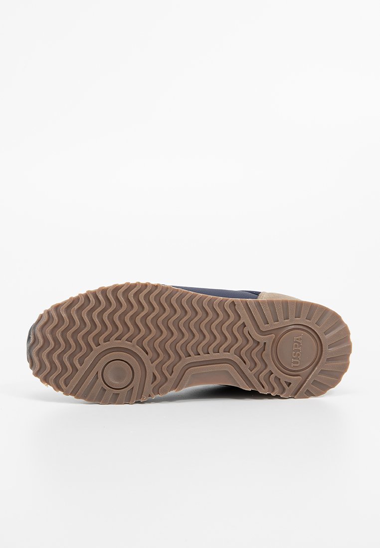 Baskets navy avec une semelle en caoutchouc, présentant un motif en zigzag et des accents ronds. Embout renforcé et tige en toile pour la durabilité.