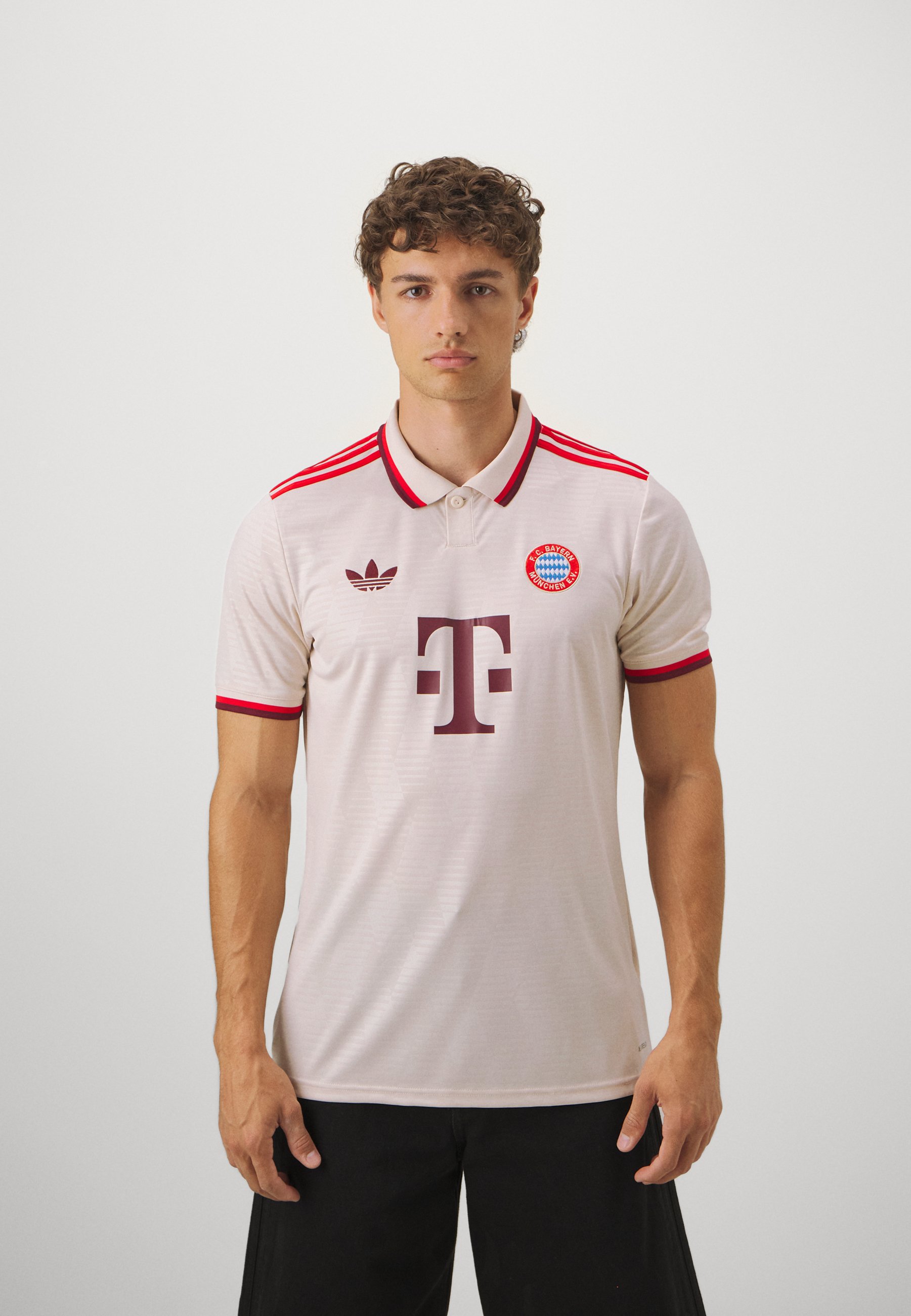 FC Bayern München 長袖ポロシャツ adidas FC Bayern München 長袖ポロシャツ adidas