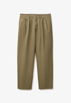 United Colors of Benetton, DOUBLE-PLEATED CHINO TROUSERS WITH A POCKET IN BRUSHED .
REGULAR FIT... - Pantalones chinos - green