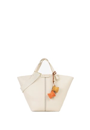 Borsa a mano color crema con doppi manici, tracolla regolabile, dettaglio di cucitura verticale e due nappine decorative arancioni e gialle.