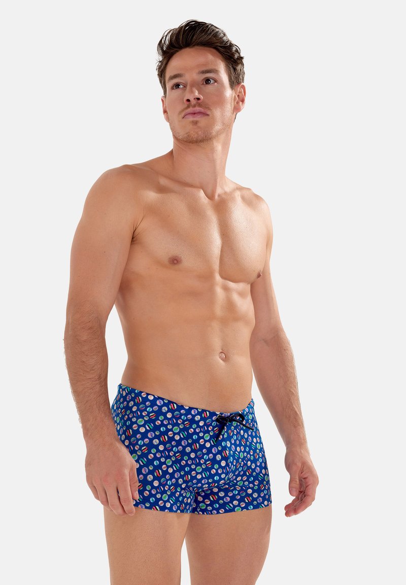 Blauwe zwemshorts met een patroon van kleurrijke ovale vormen. Gemaakt van rekbaar materiaal, ze hebben een trekkoord voor een verstelbare pasvorm.