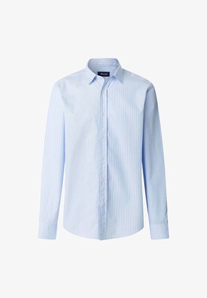 Camicia button-down azzurro chiaro con sottili righe bianche verticali, maniche lunghe e colletto a punta, realizzata in un morbido tessuto in misto cotone.