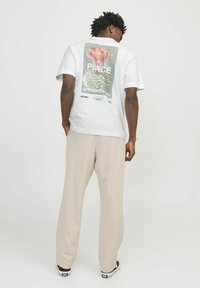 Jack & Jones GEDRUCKT RUNDHALS - T-shirt con stampa - bright white