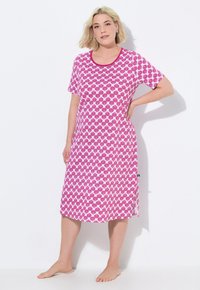 Camicetta da notte rosa corta con motivo a foglia, maniche corte e scollatura rotonda. Tessuto leggero con una vestibilità comoda.