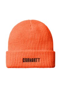 Gorro de punto naranja con textura acanalada y un puño doblable. Presenta el logotipo negro de "Carhartt" en la parte frontal.