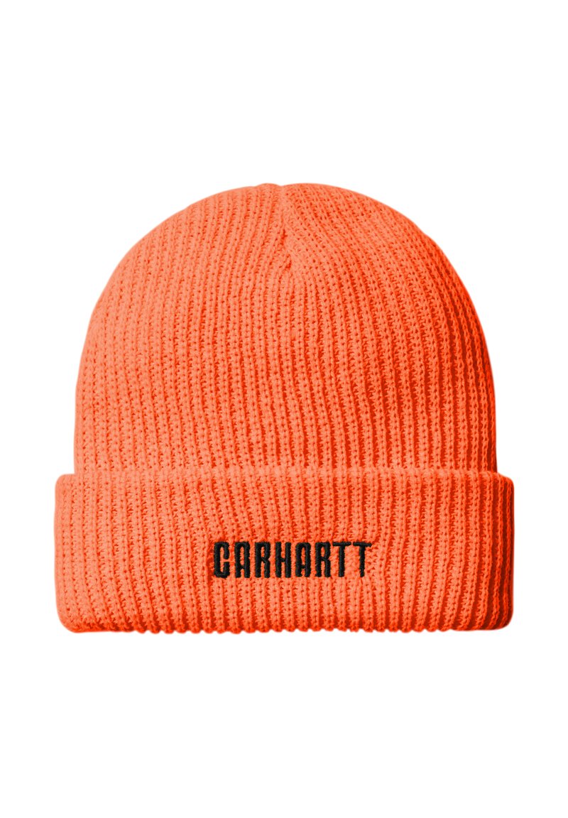 Gorro de punto naranja con textura acanalada y un puño doblable. Presenta el logotipo negro de "Carhartt" en la parte frontal.