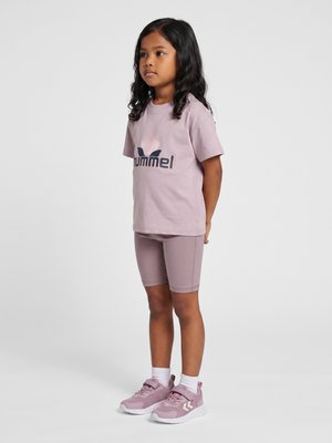 Hummel, HUMMEL HMLJR BOXY GRAPHIC T-SHIRT S/S - T-shirts print - sea fog