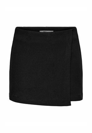 Gonna nera avvolgente realizzata in un tessuto liscio, con orlo asimmetrico e design minimalista senza hardware visibile o motivi.