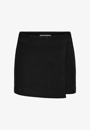 Falda negra envolvente hecha de una tela suave, con un dobladillo asimétrico y un diseño minimalista sin hardware visible ni patrones.