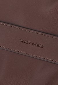 Gerry Weber DAYTIME SHOPPER LHZ - Sac à main - darkbrown