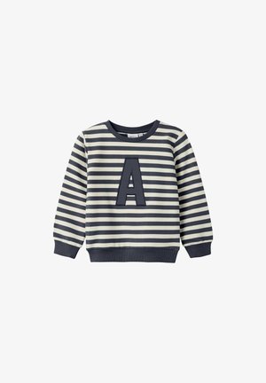 Langærmet børnesweater med navy og hvide horisontale striber og et stort marineblå bogstav "A" på brystet.